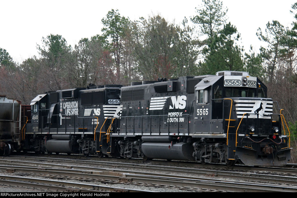 NS 5565 & 4640 s`t in the yard